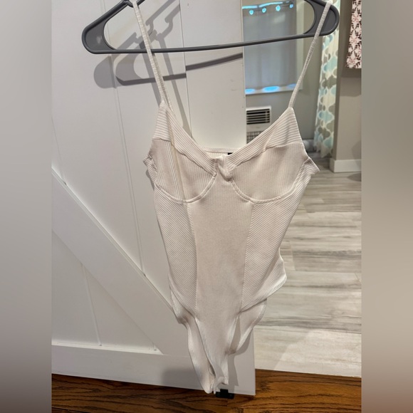 SHEIN White Bodysuit Size Medium - Picture 1 of 3